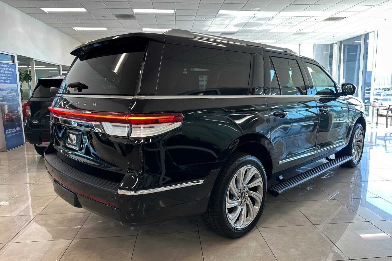 2024 Lincoln Navigator L Reserve 2