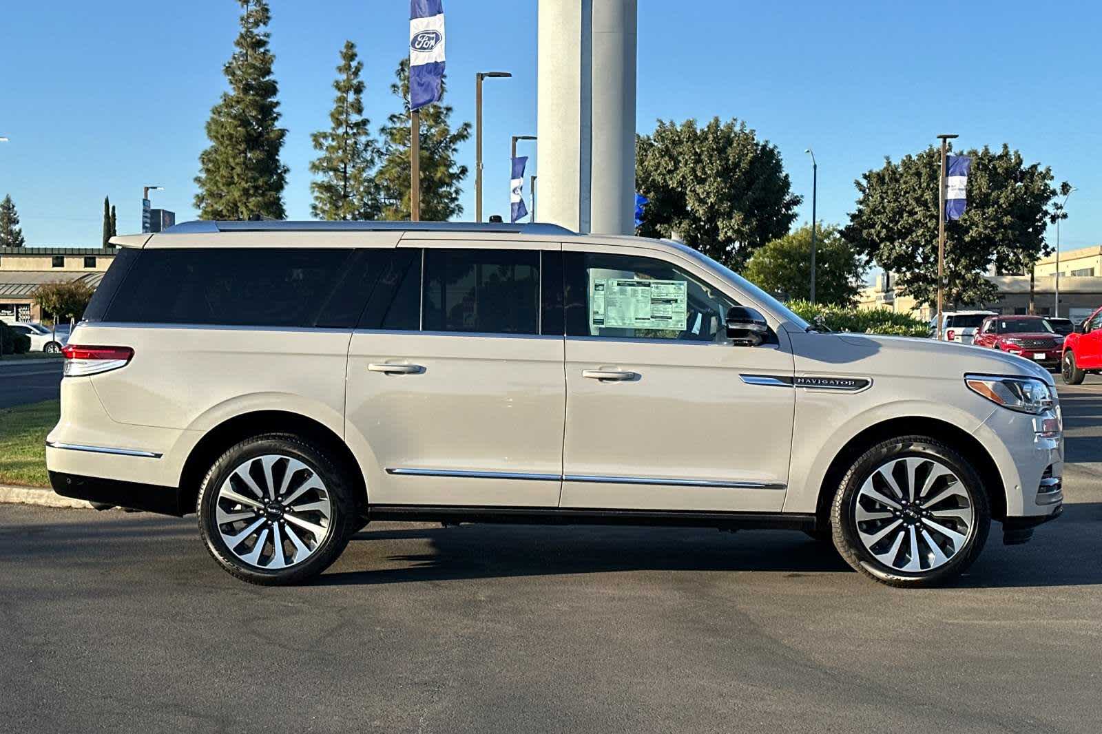 2024 Lincoln Navigator L Reserve 8