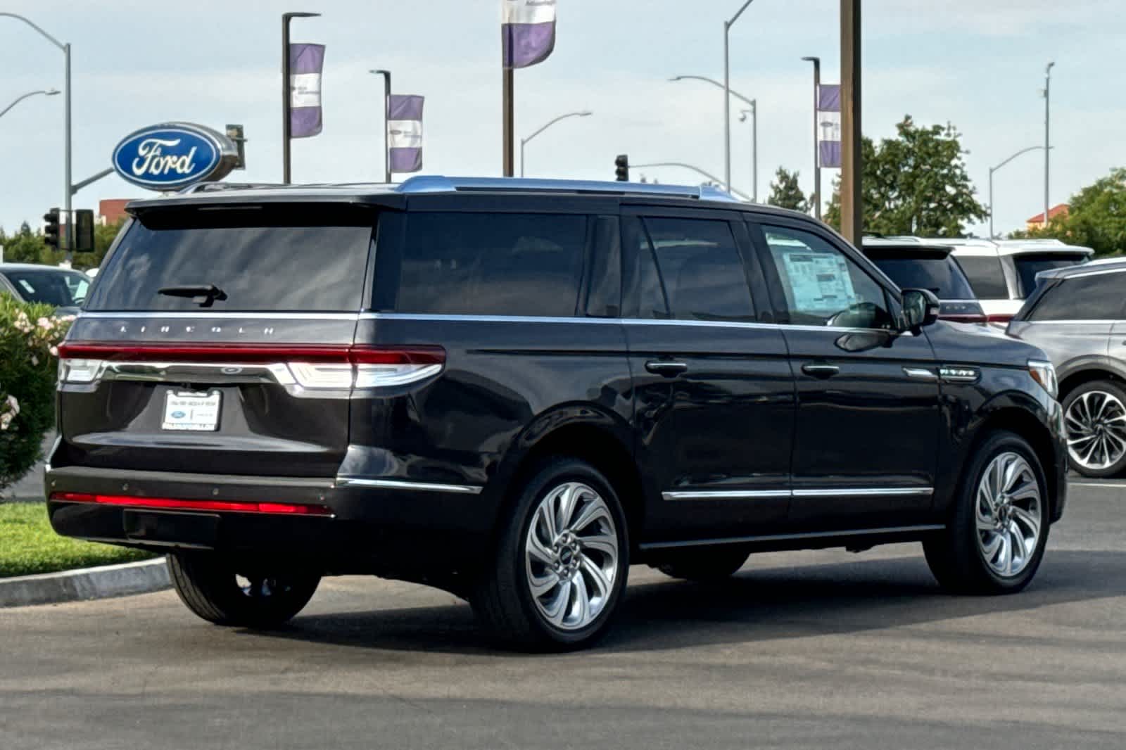 2024 Lincoln Navigator L Reserve 2