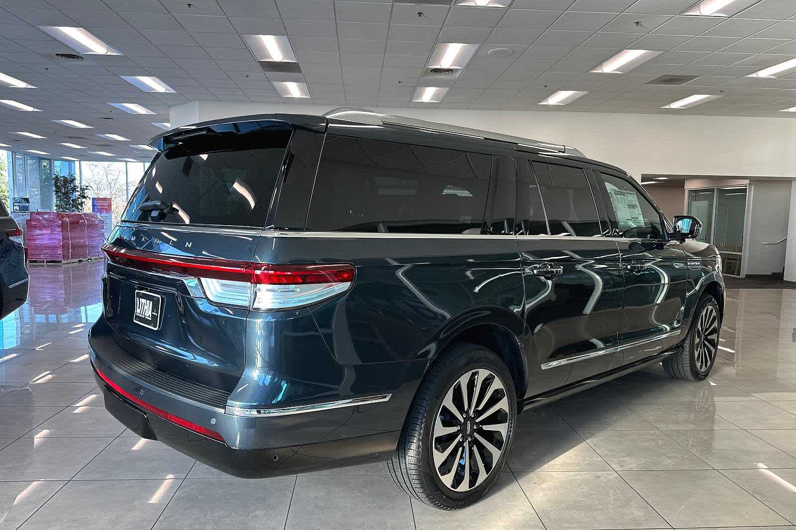 2024 Lincoln Navigator L Reserve 2