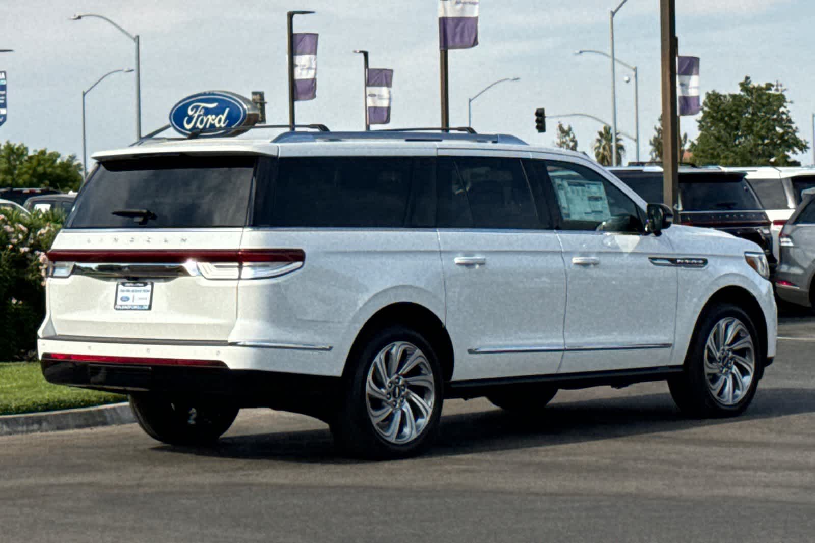 2024 Lincoln Navigator L Reserve 2