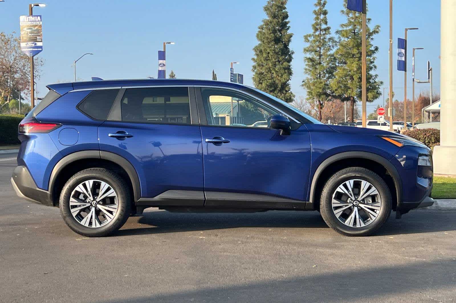 2022 Nissan Rogue SV 8