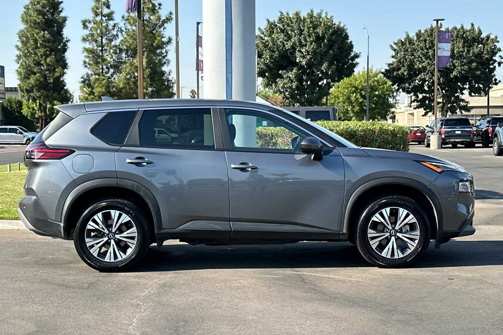 2023 Nissan Rogue SV 8