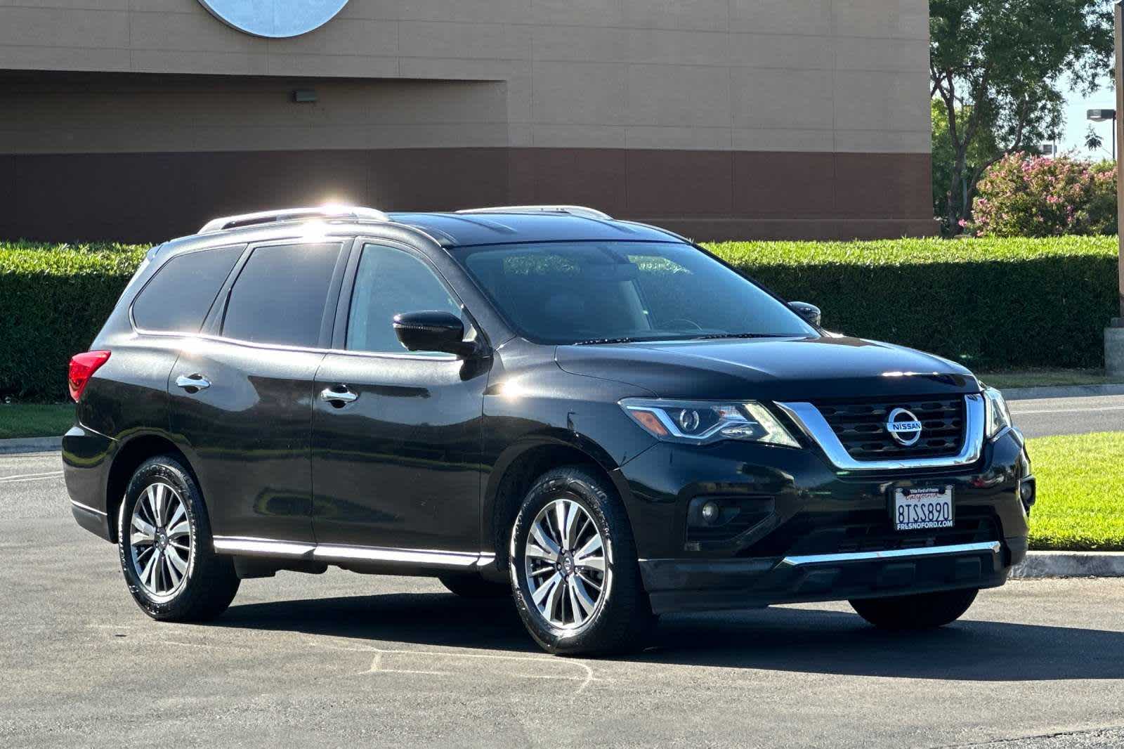 2019 Nissan Pathfinder SL 9