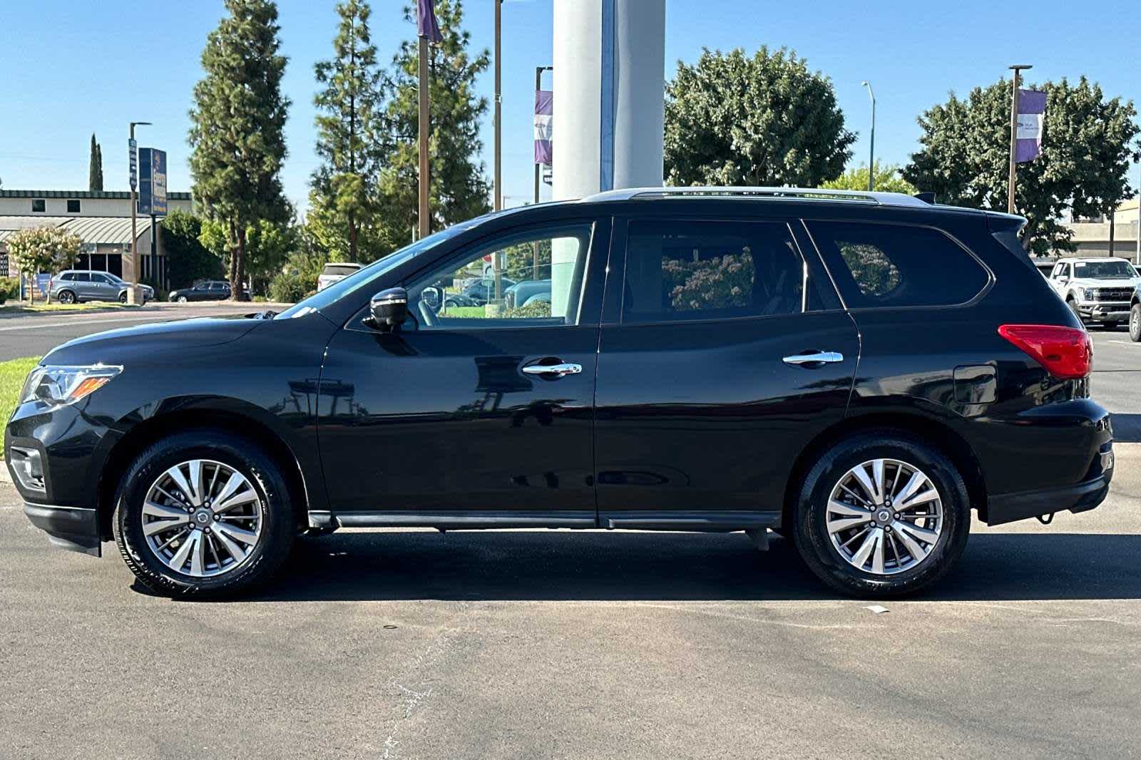 2019 Nissan Pathfinder SL 5