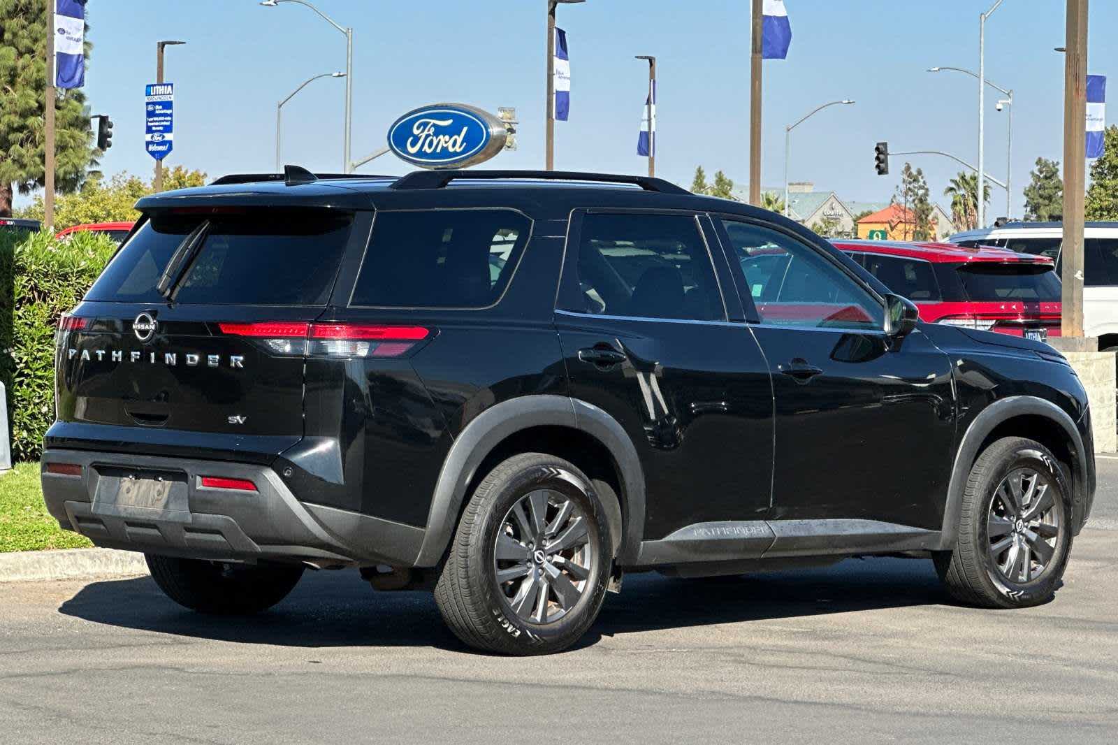 2022 Nissan Pathfinder SV 3