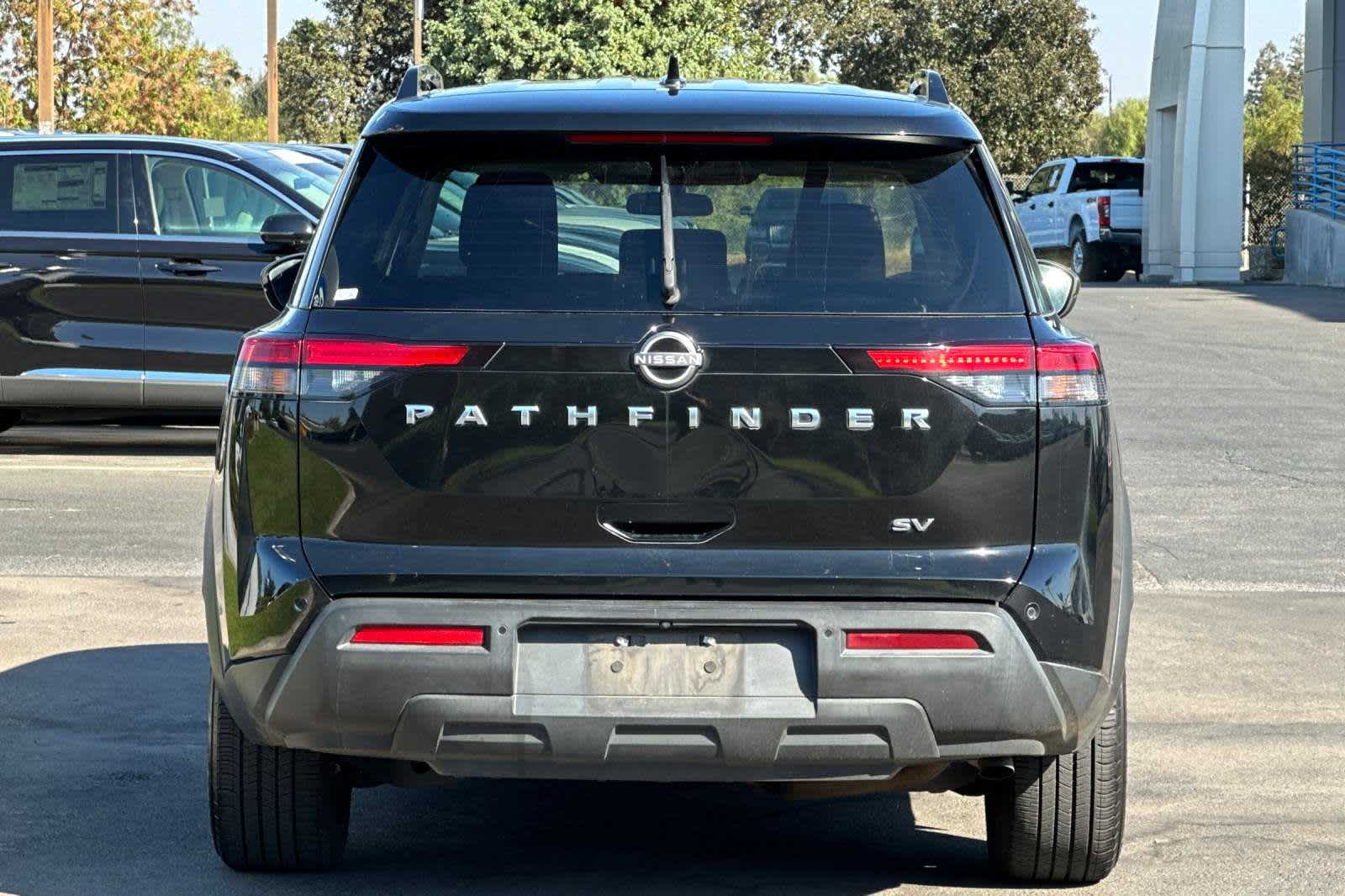 2022 Nissan Pathfinder SV 8