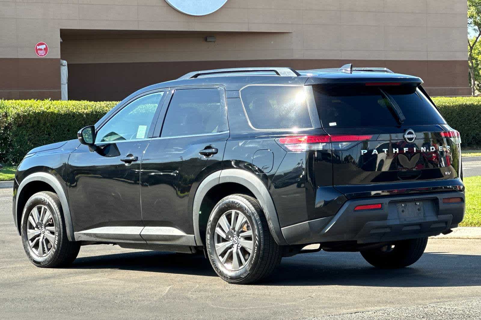 2022 Nissan Pathfinder SV 7