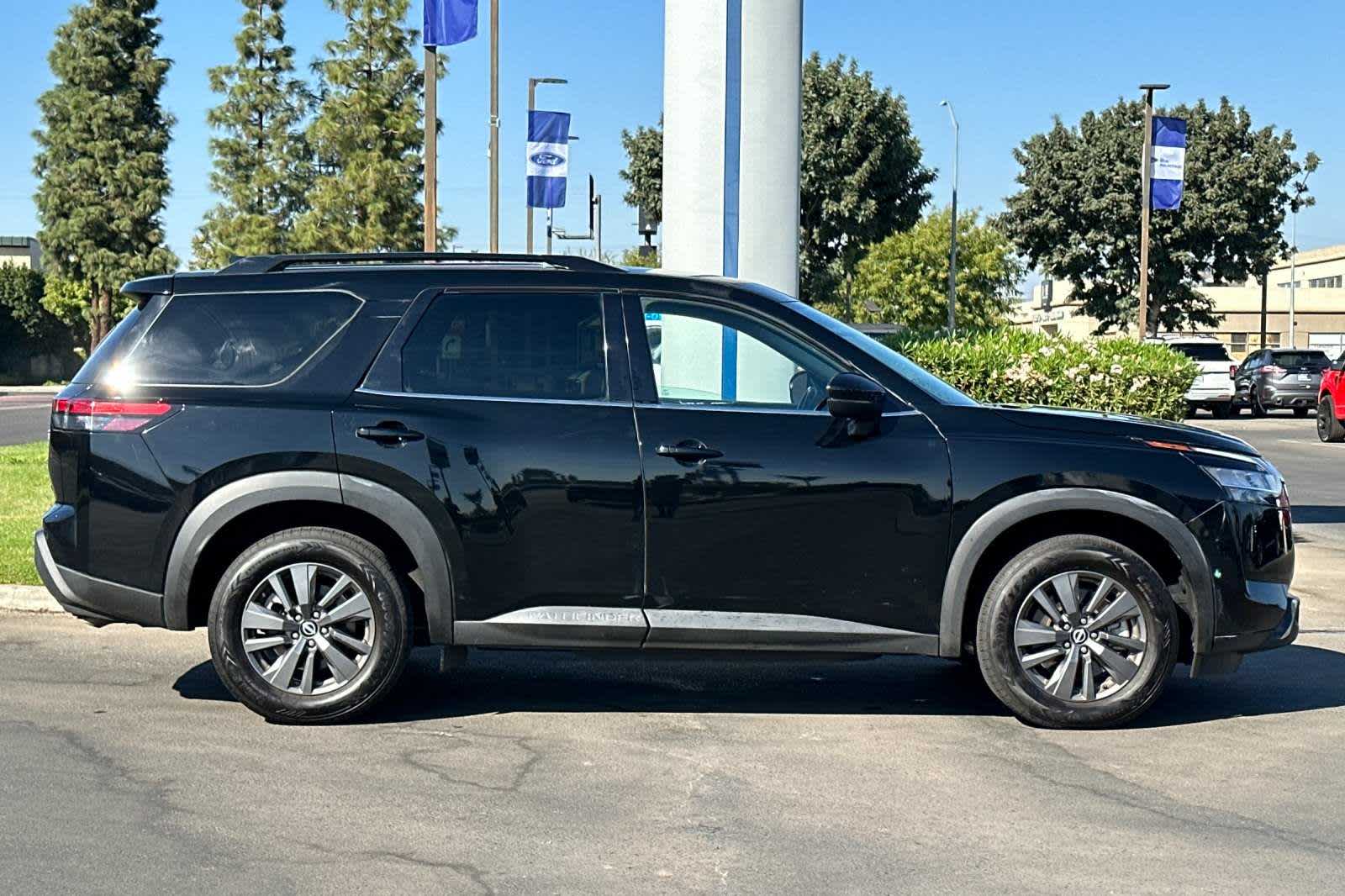 2022 Nissan Pathfinder SV 9