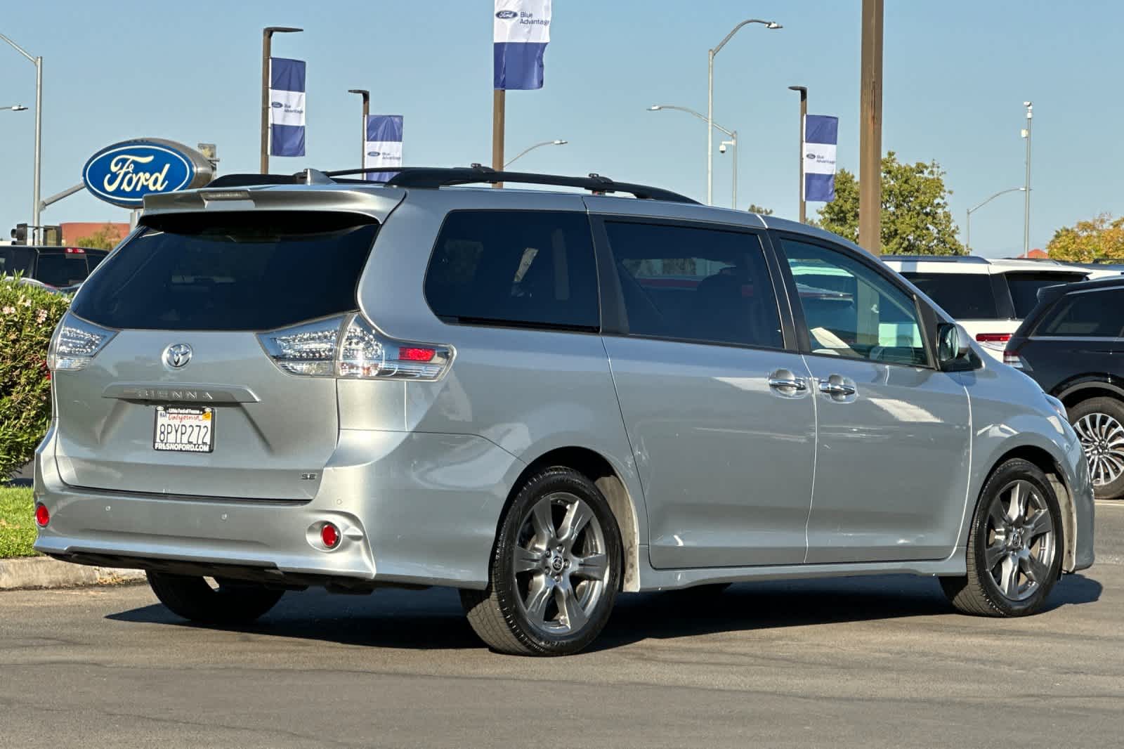 2020 Toyota Sienna SE 2