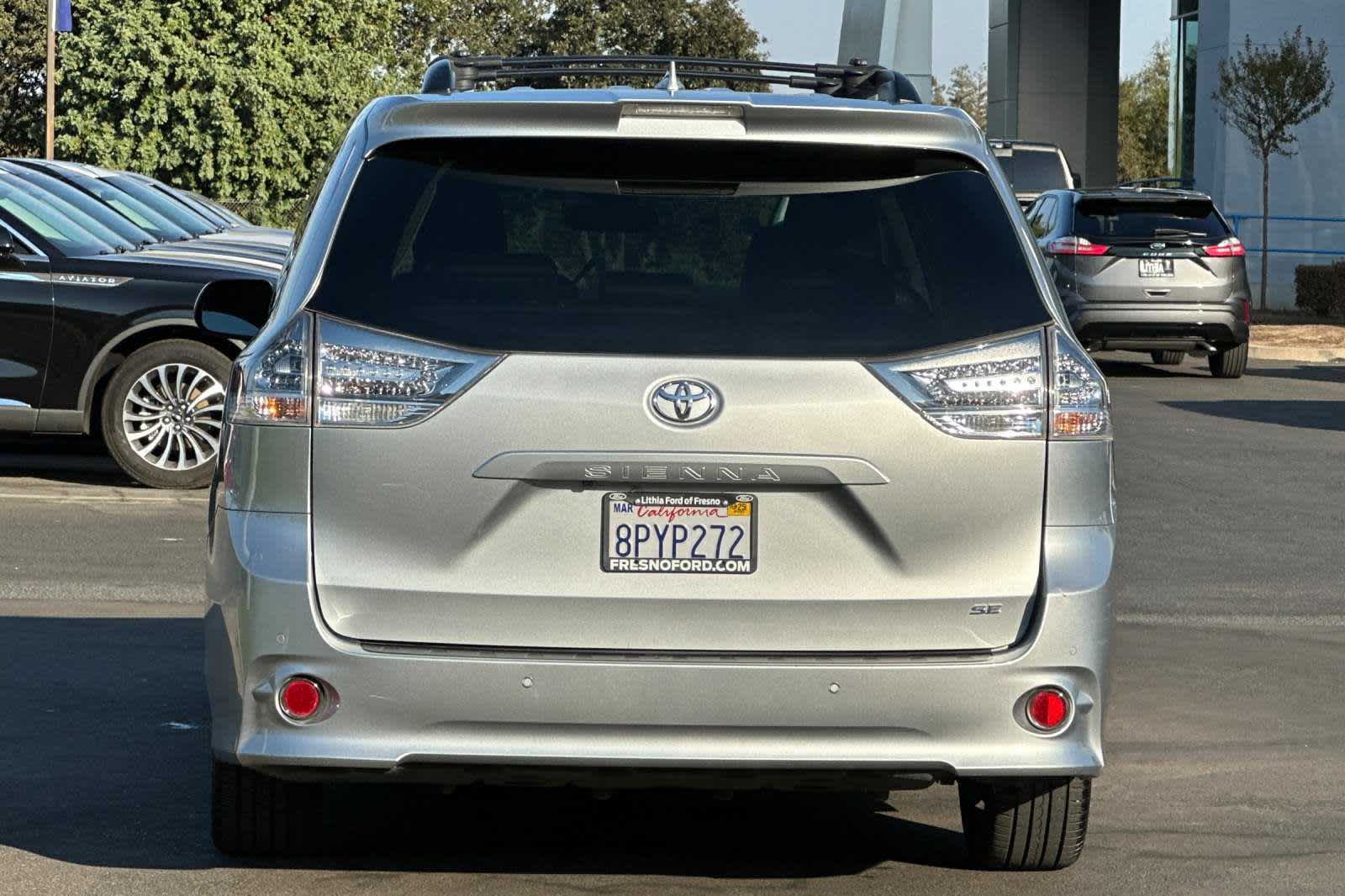 2020 Toyota Sienna SE 7