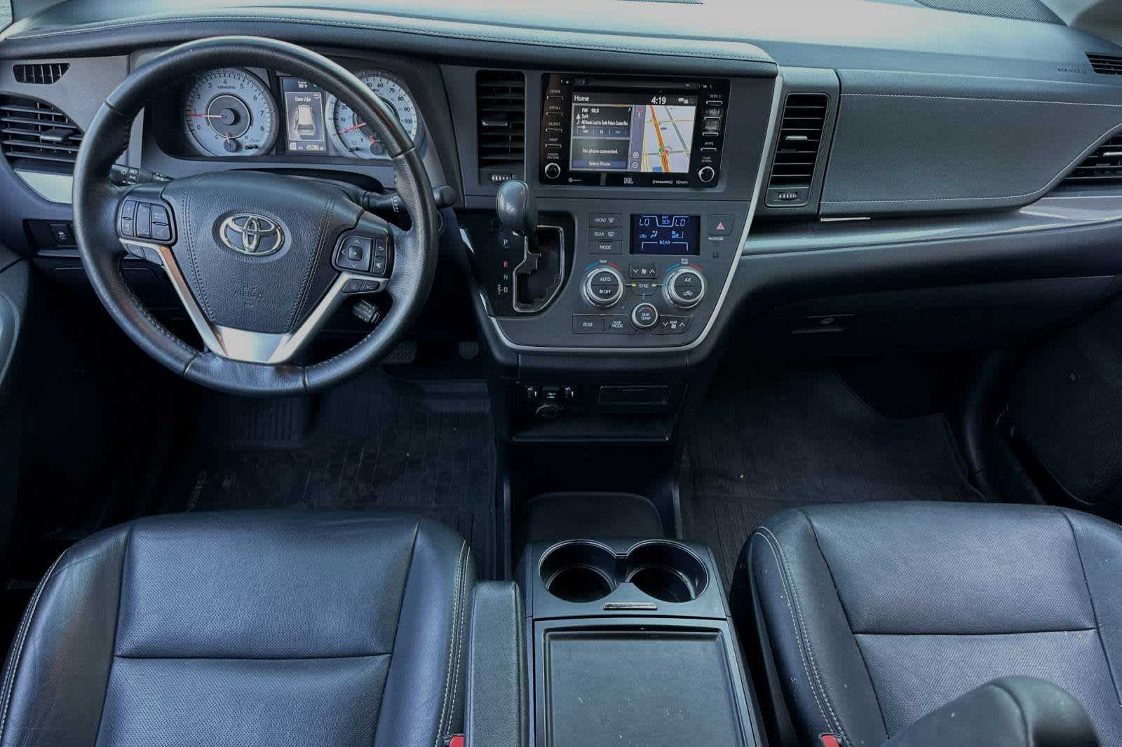 2020 Toyota Sienna SE 3