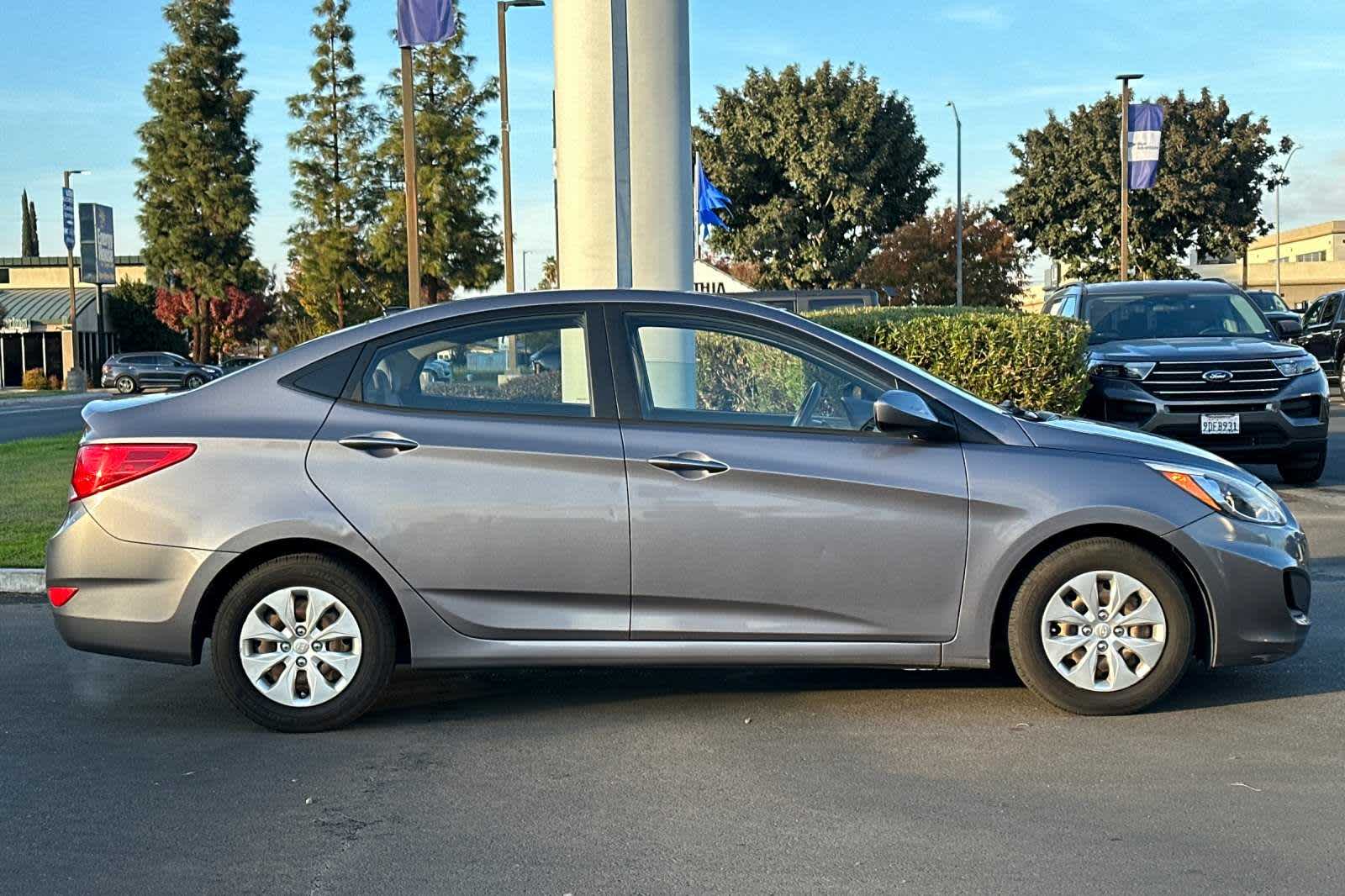 2016 Hyundai Accent SE 8