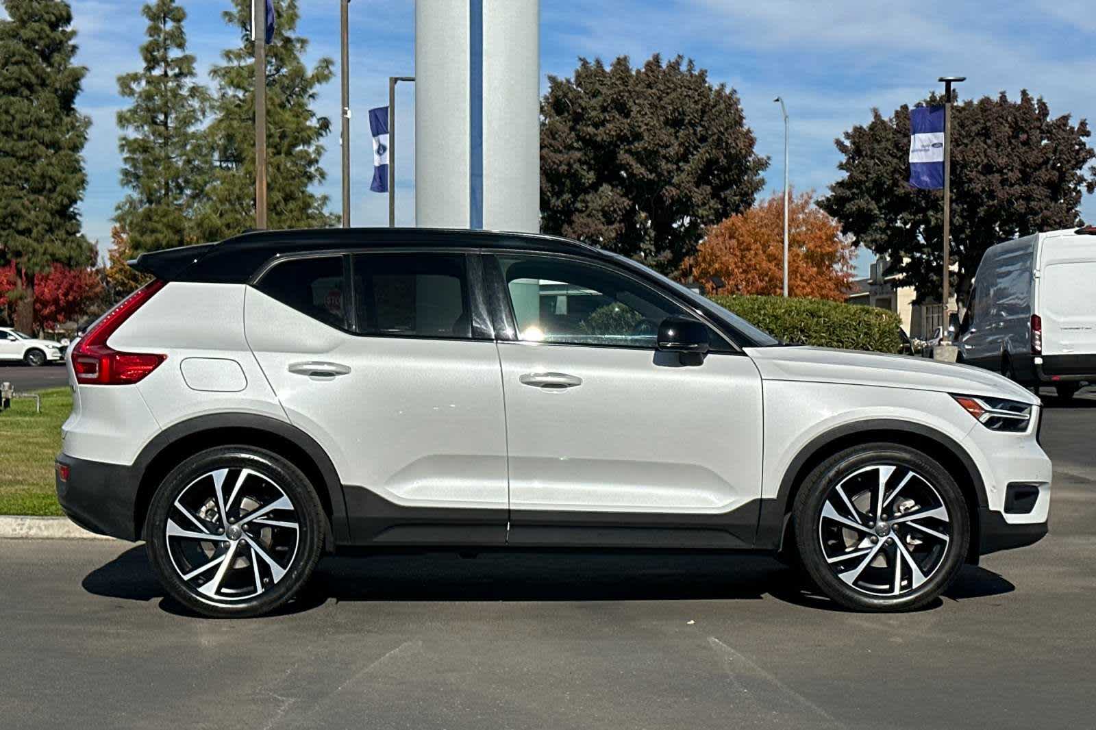 2021 Volvo XC40 R-Design 8