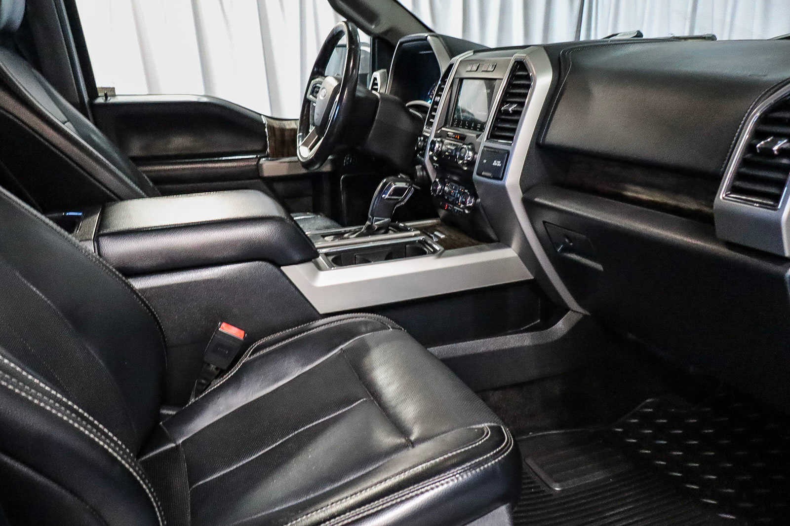 2018 Ford F-150 LARIAT 4WD SuperCrew 5.5 Box 16