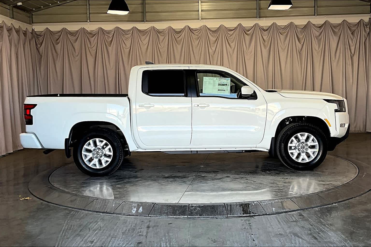 2024 Nissan Frontier SV Crew Cab 4x2 23