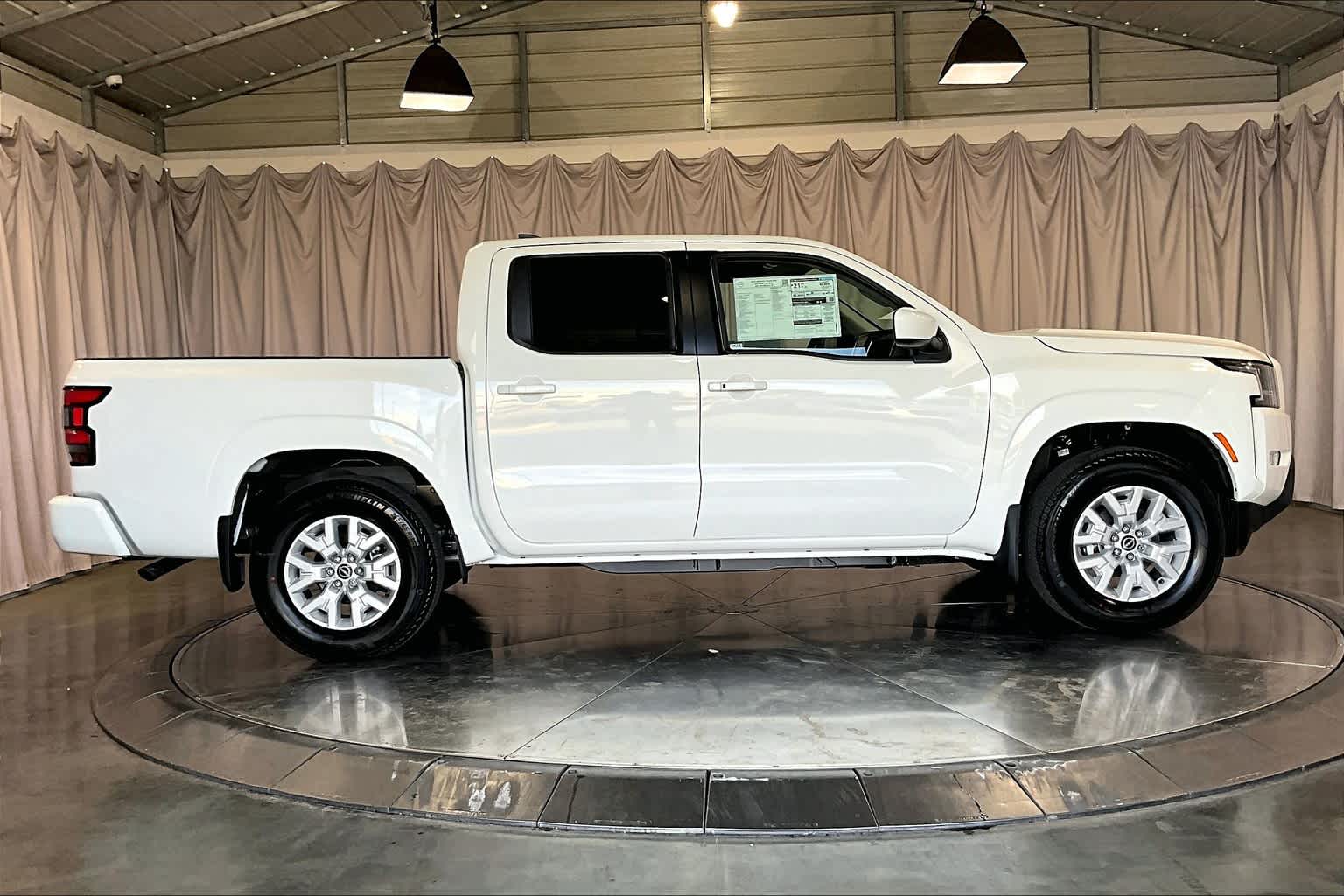 2024 Nissan Frontier SV Crew Cab 4x2 23