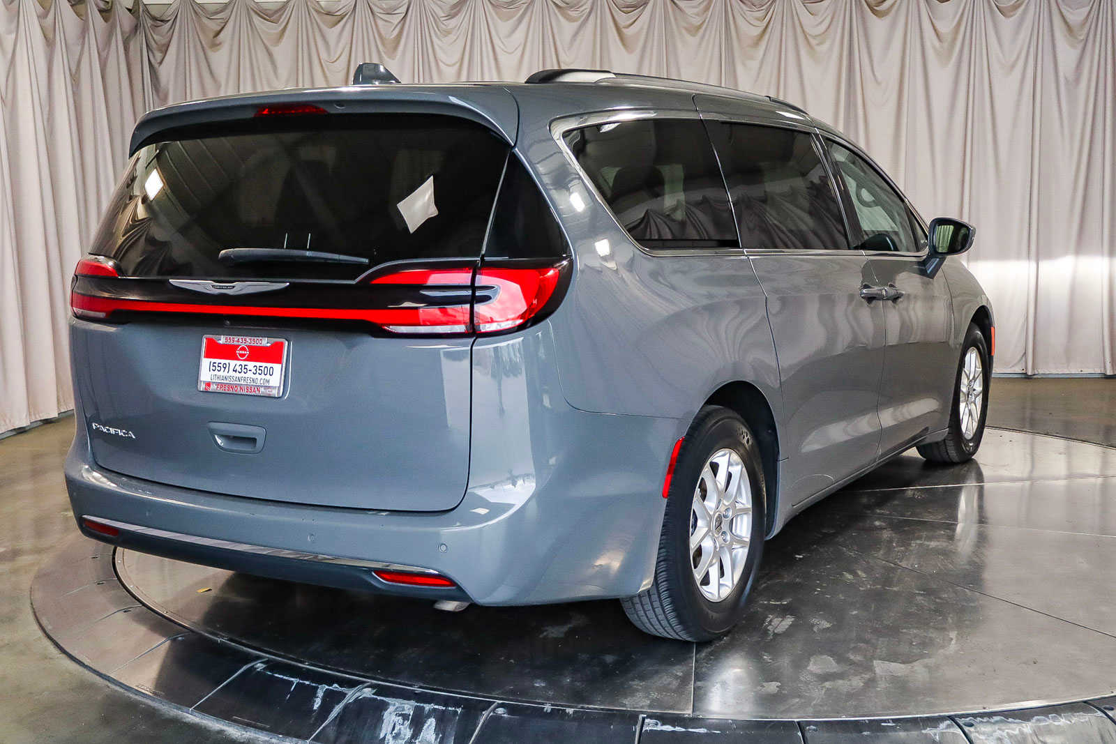 2022 Chrysler Pacifica Touring L 4