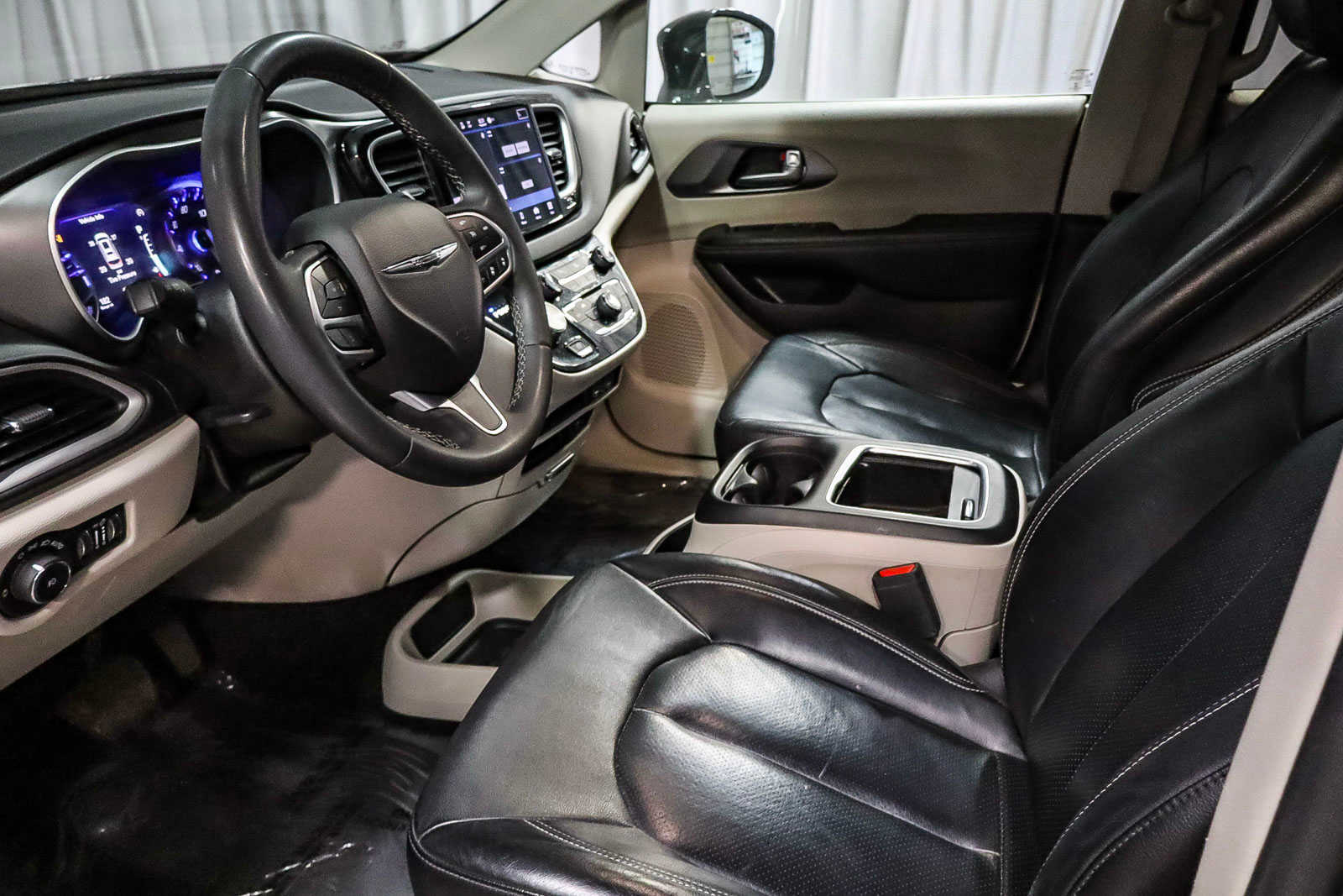 2022 Chrysler Pacifica Touring L 17