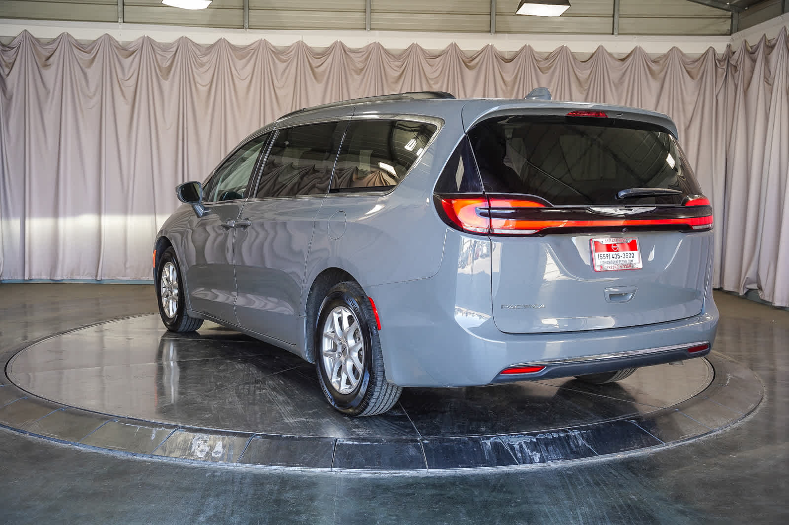 2022 Chrysler Pacifica Touring L 2