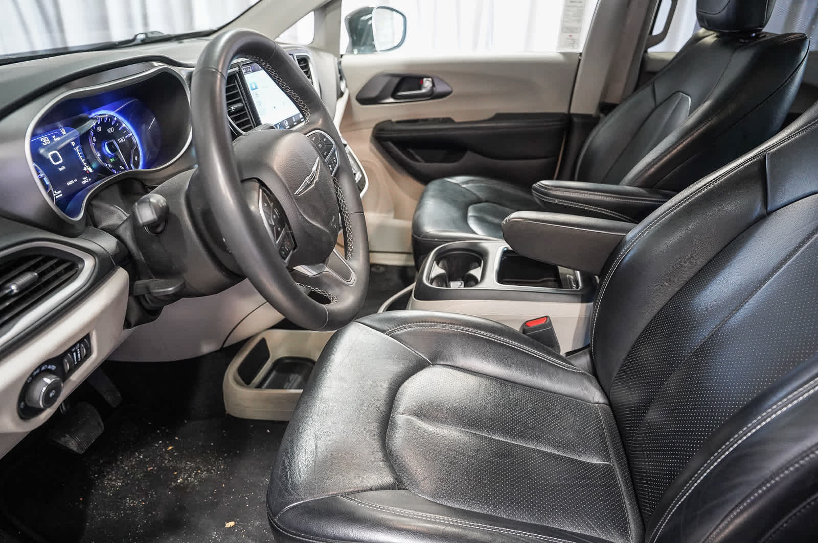 2022 Chrysler Pacifica Touring L 17