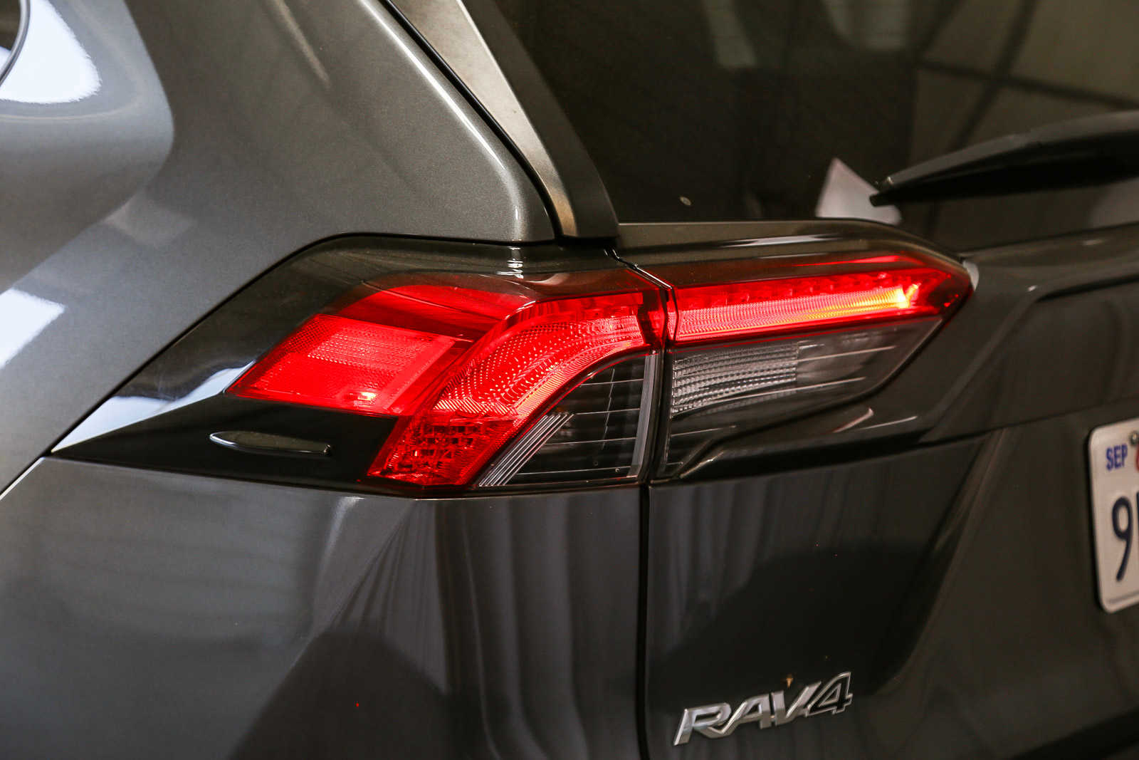 2019 Toyota RAV4 XLE 10