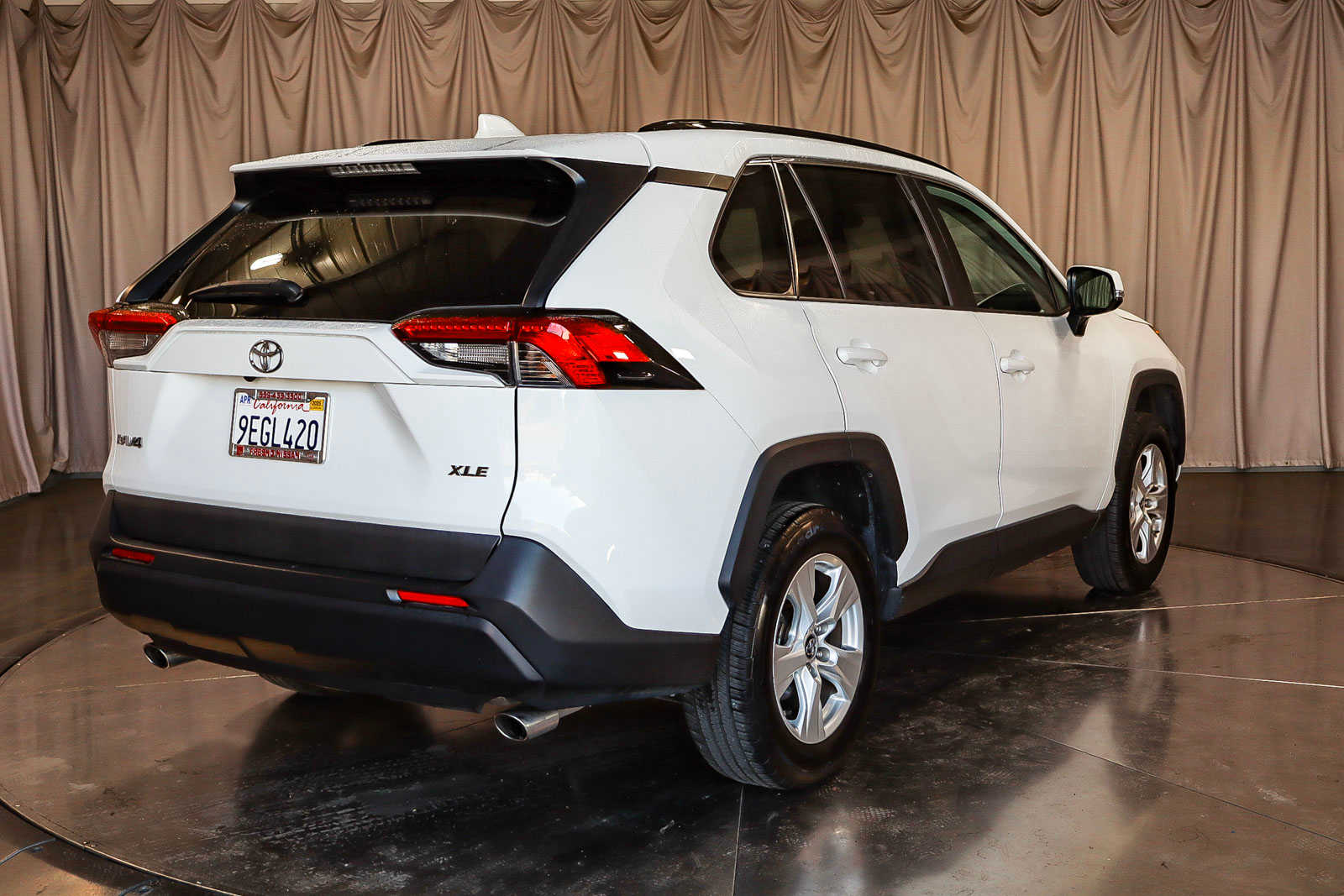 2019 Toyota RAV4 XLE 4