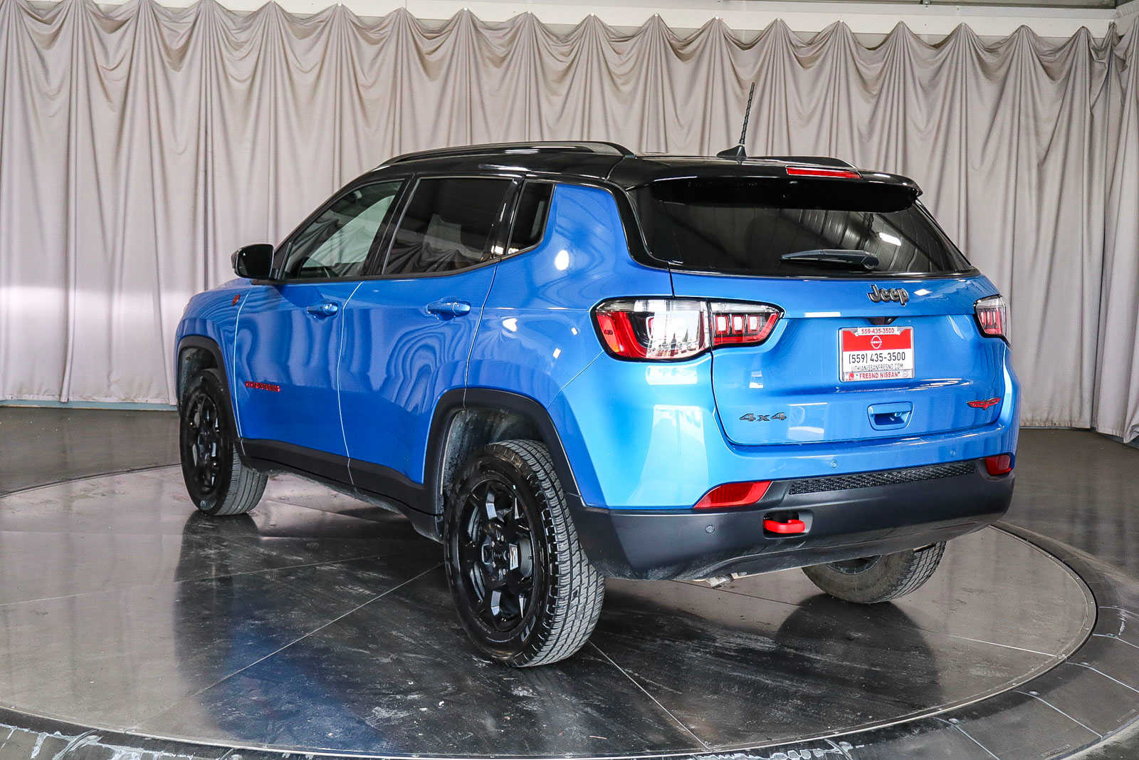 2023 Jeep Compass Trailhawk 2