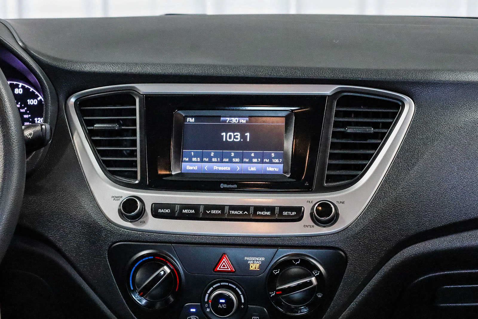 2019 Hyundai Accent SE 14