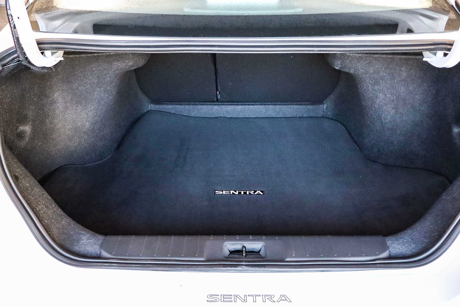 2025 Nissan Sentra SV 27