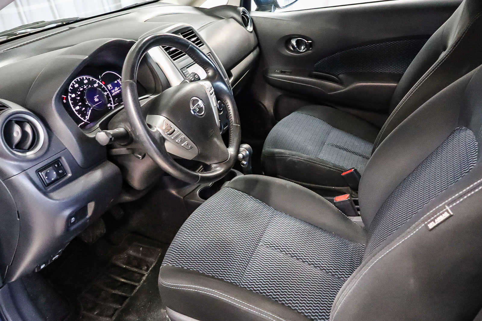 2019 Nissan Versa Note SV 17