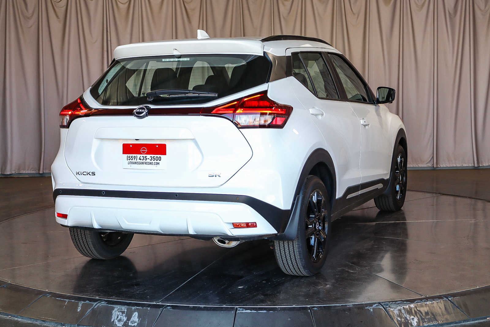 2024 Nissan Kicks SR 4