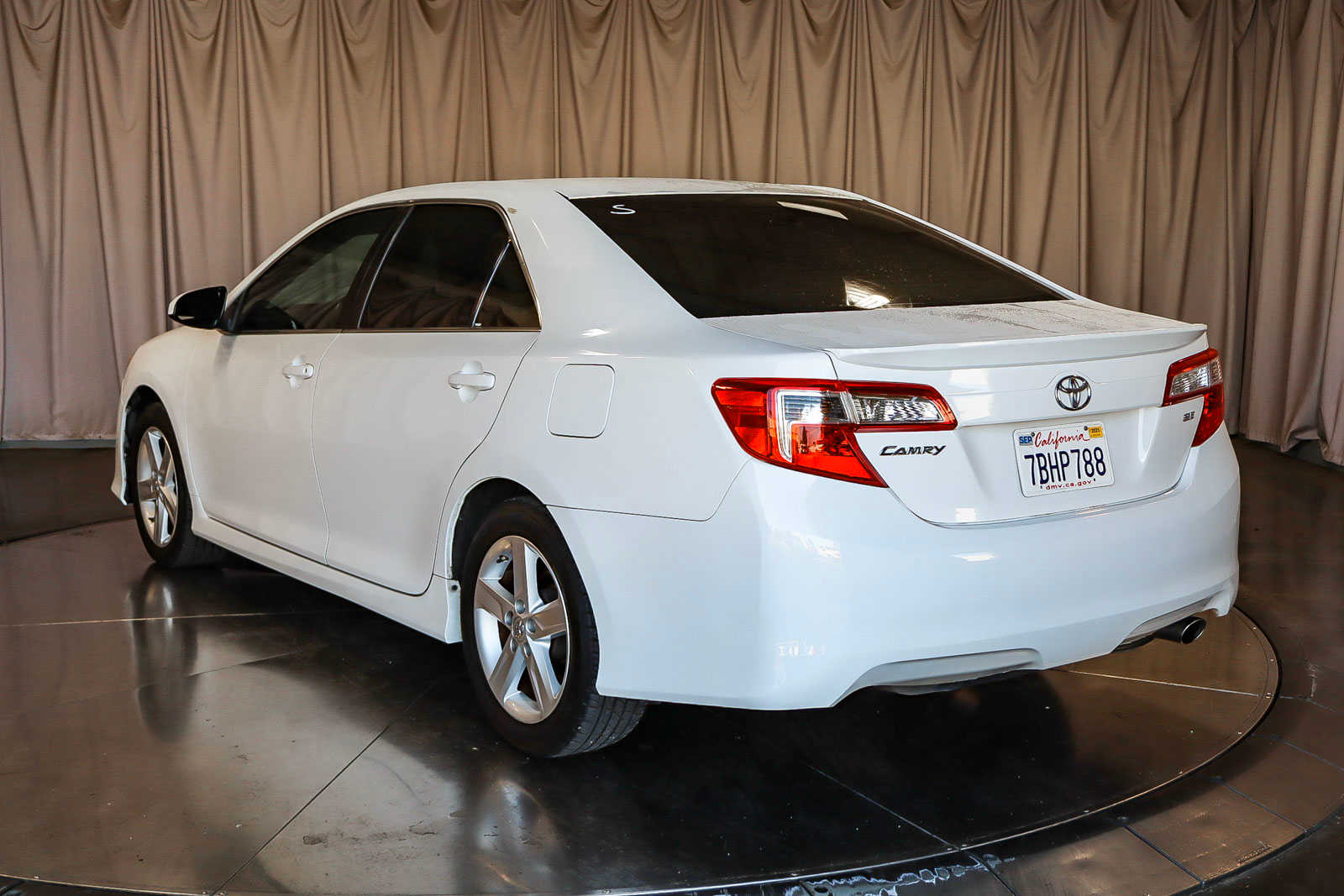 2014 Toyota Camry SE 2