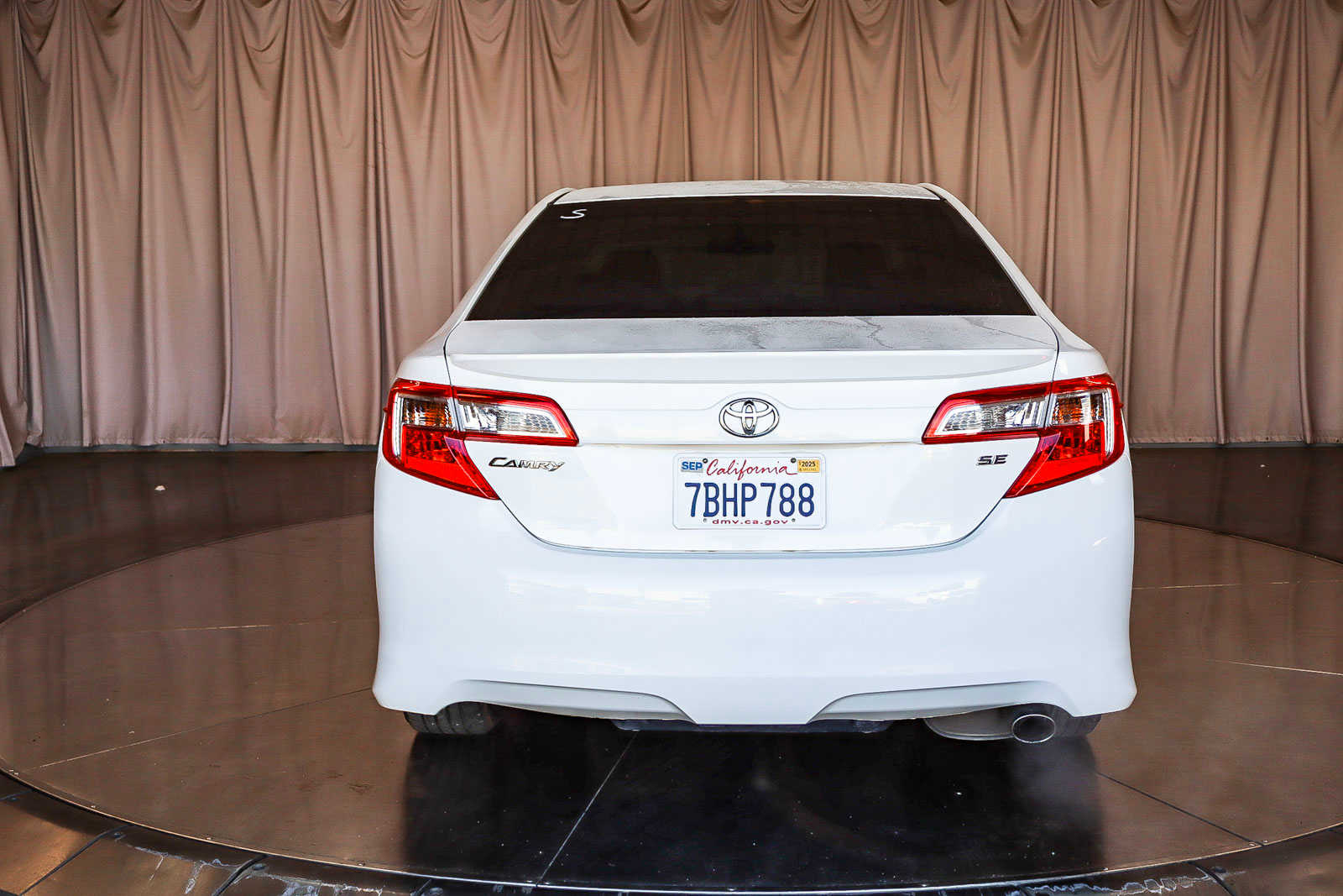 2014 Toyota Camry SE 3