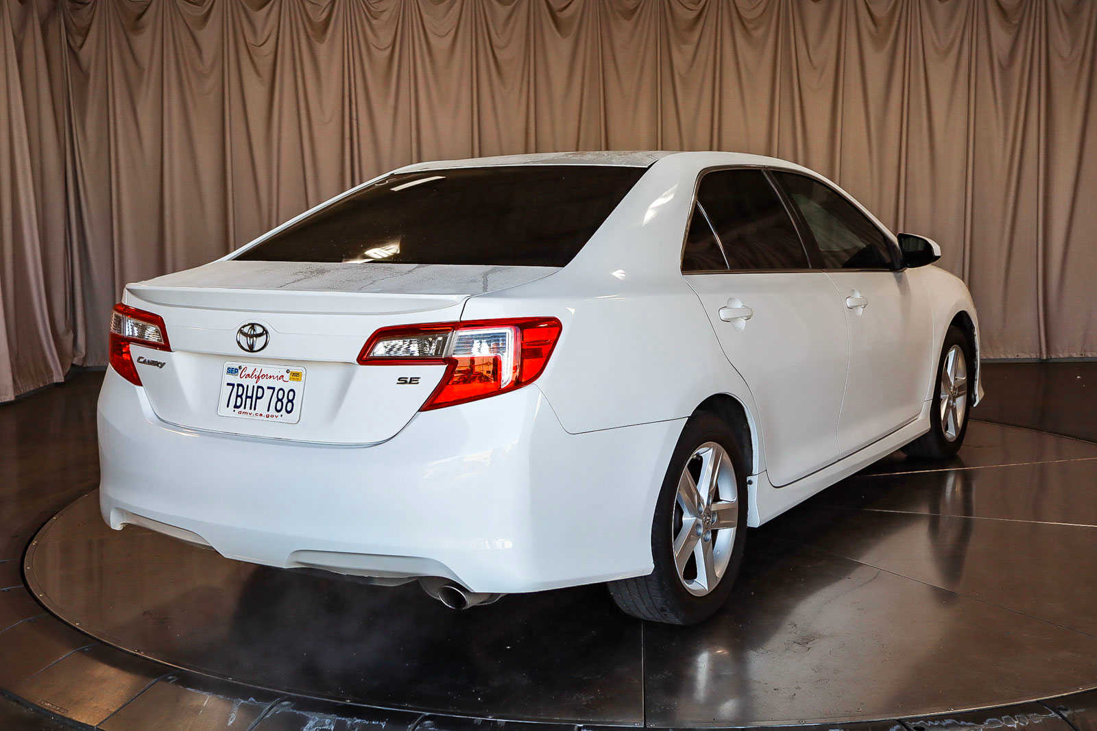 2014 Toyota Camry SE 4