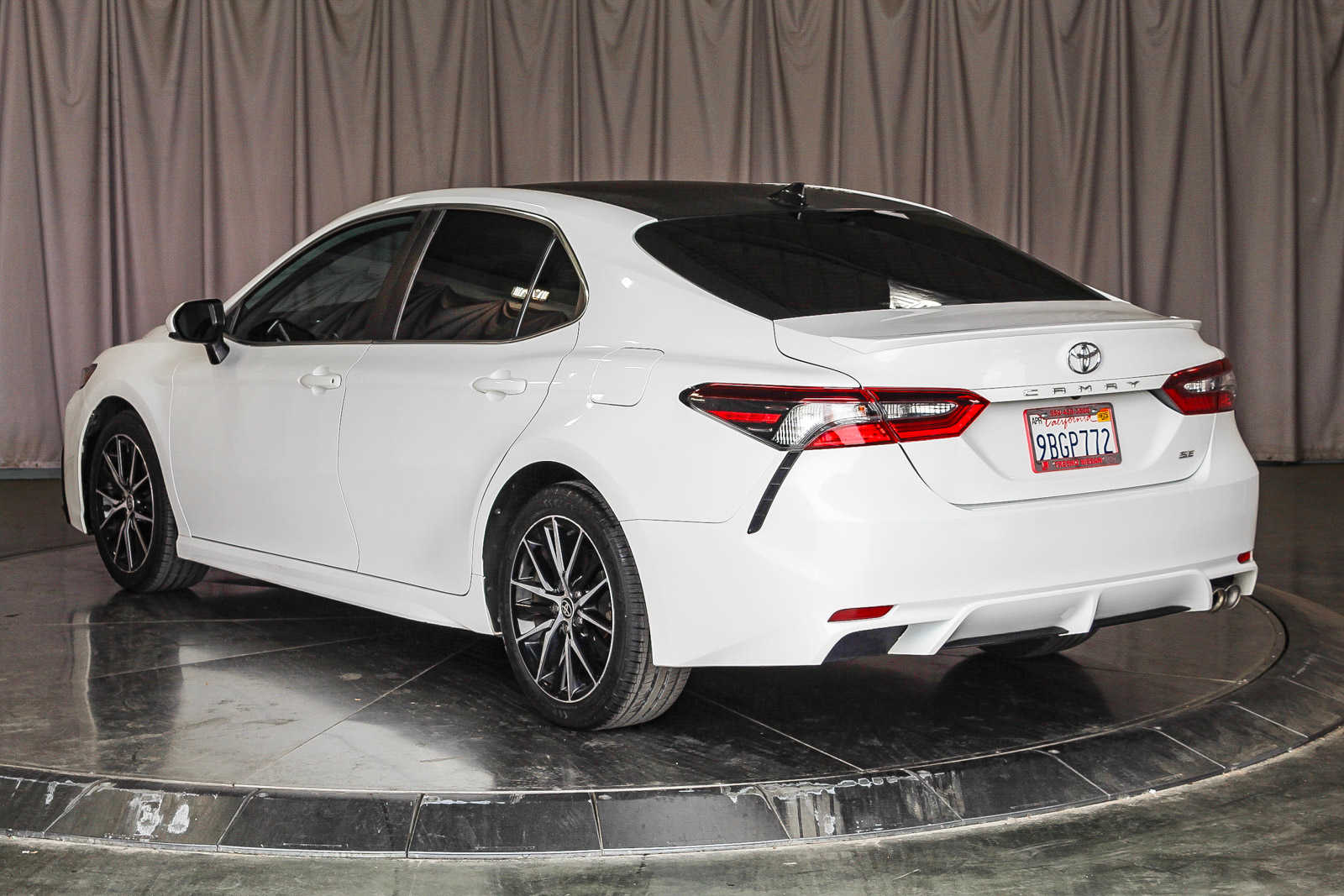 2021 Toyota Camry SE 2