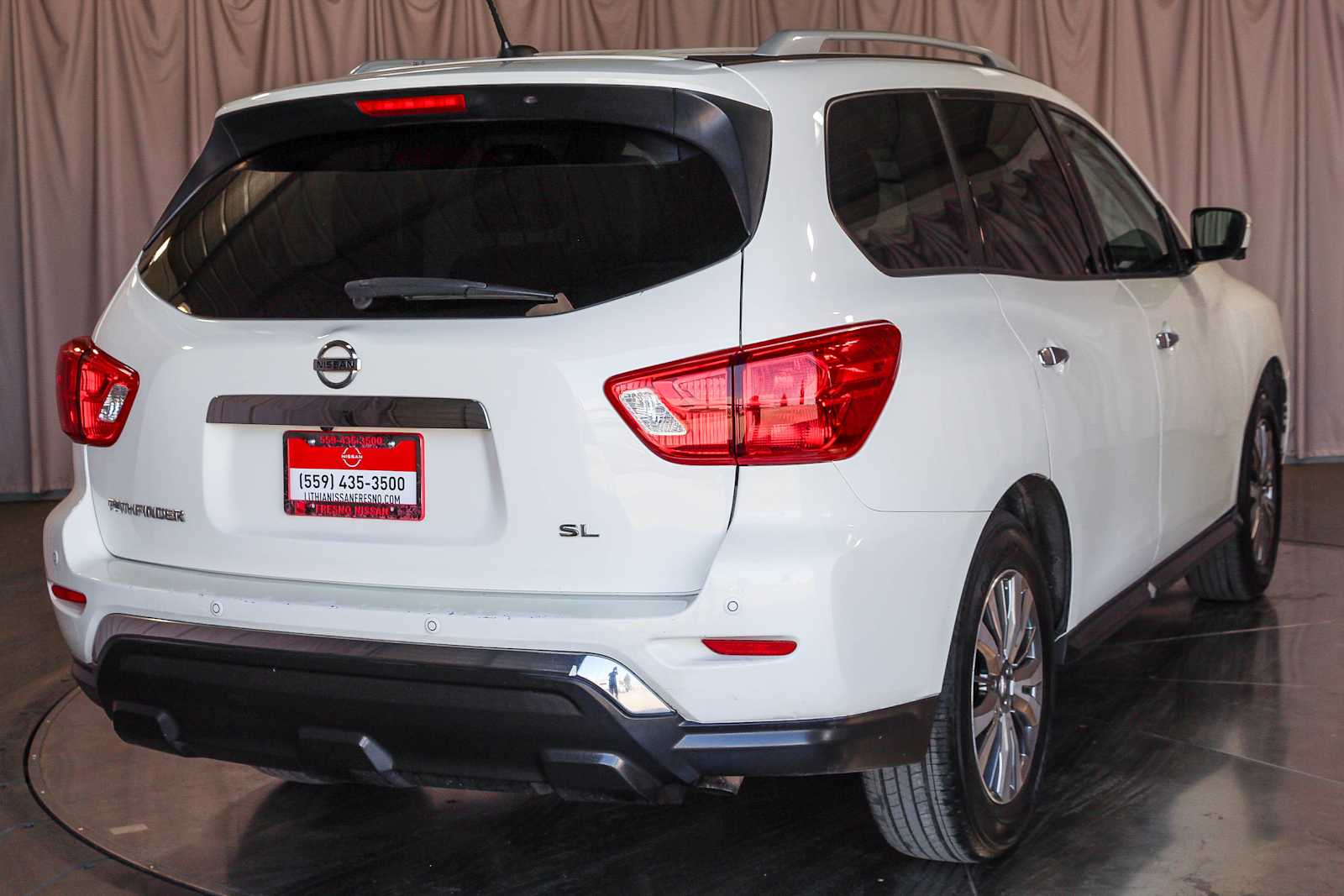 2018 Nissan Pathfinder SL 4