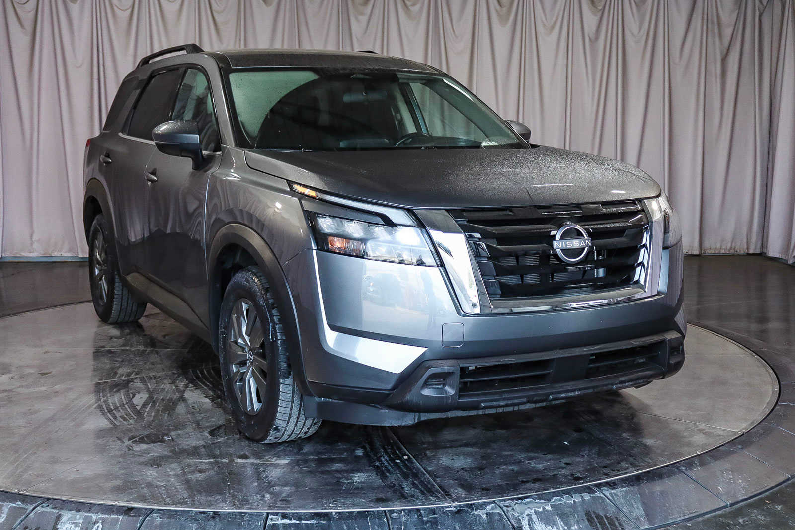 Used 2023 Nissan Pathfinder SV
