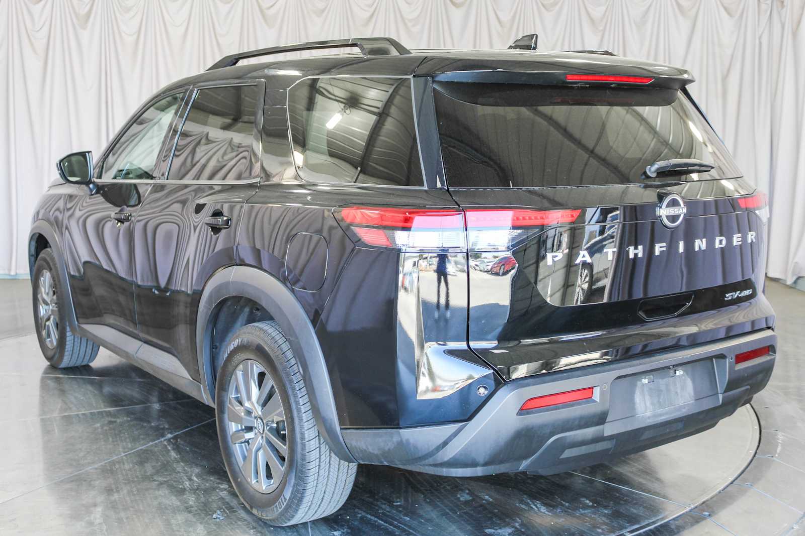 2023 Nissan Pathfinder SV 2