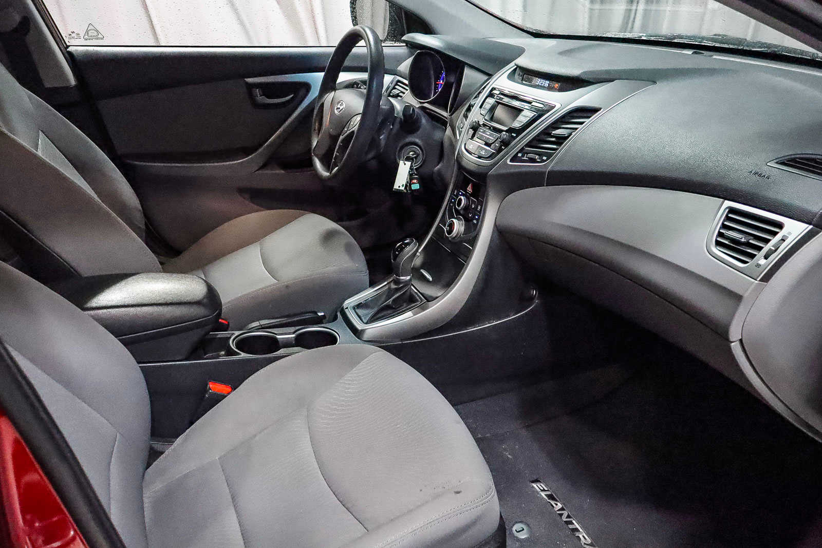 2016 Hyundai Elantra SE 16