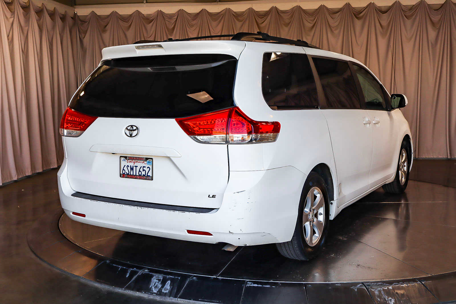 2011 Toyota Sienna LE 4