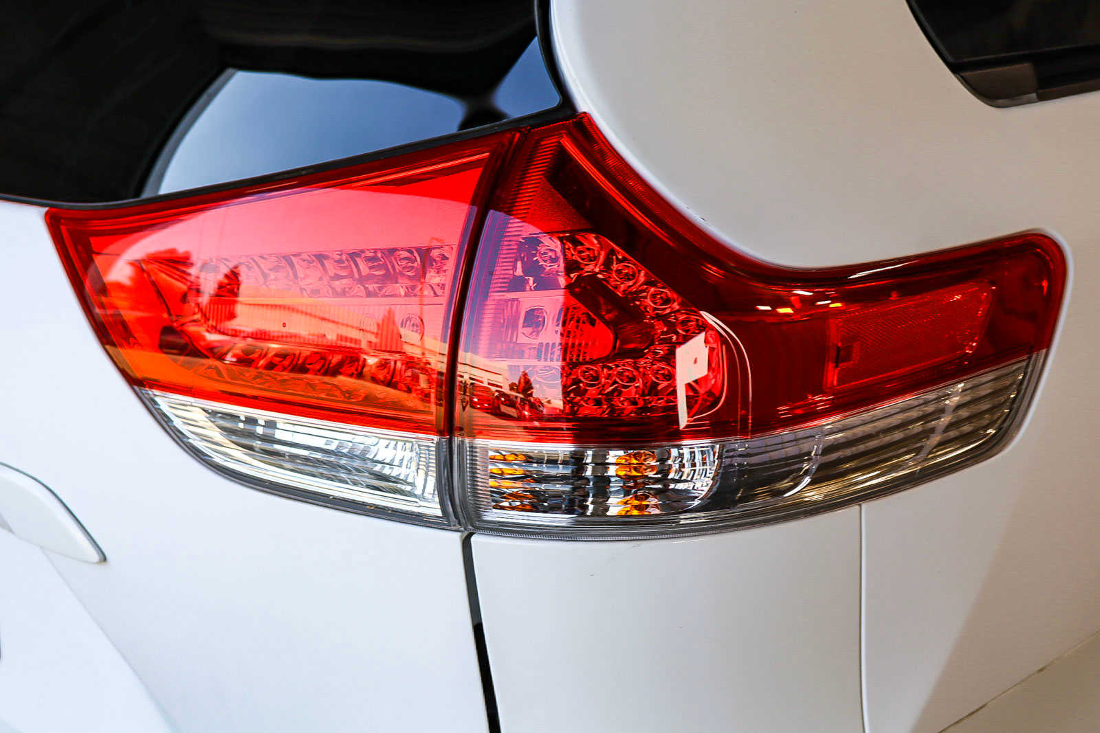 2011 Toyota Sienna LE 11