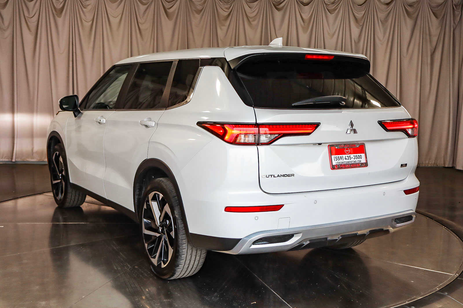 2023 Mitsubishi Outlander SE 2