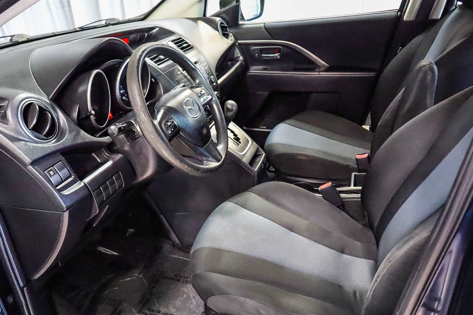 2014 Mazda MAZDA5 Sport 17