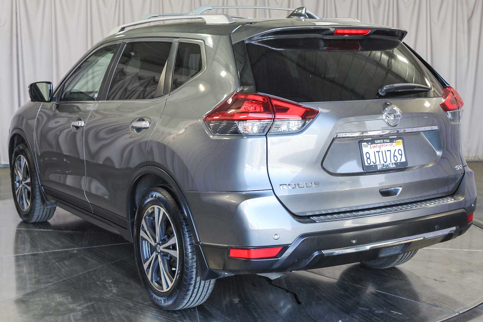 2019 Nissan Rogue SV 2