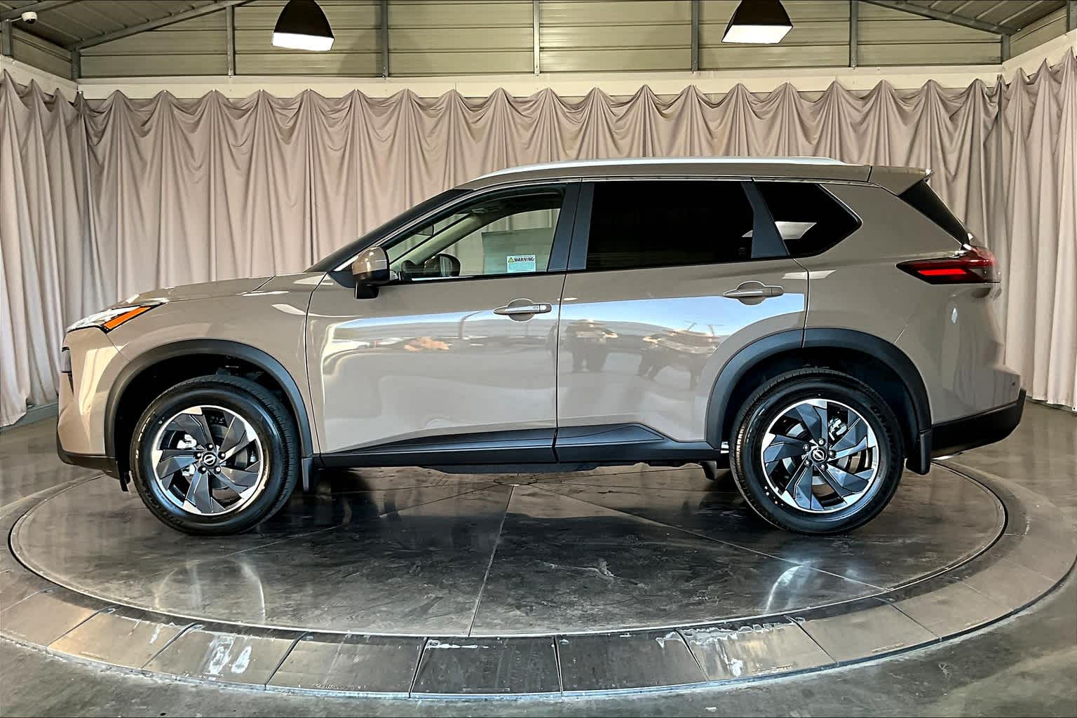 2024 Nissan Rogue SV 3