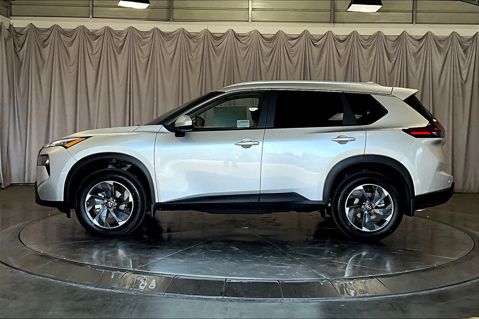 2024 Nissan Rogue SV 3