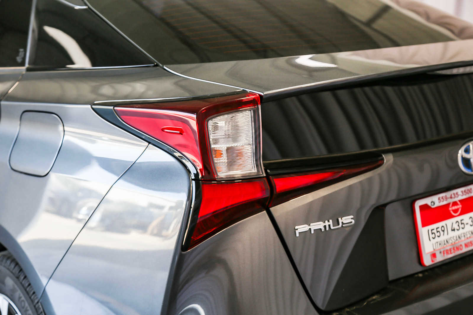 2021 Toyota Prius L Eco 12