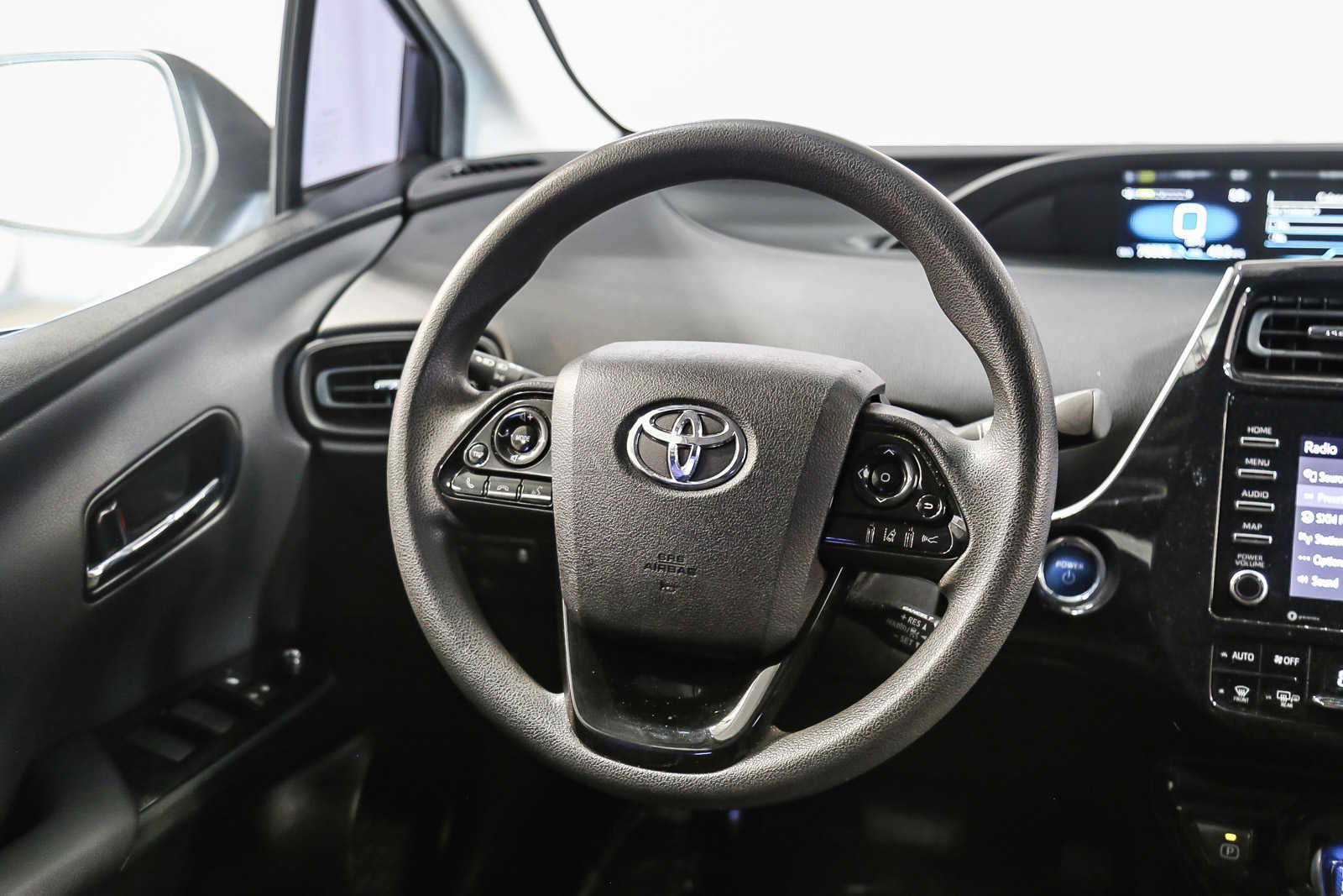 2021 Toyota Prius L Eco 17