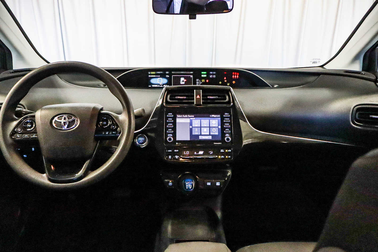 2021 Toyota Prius L Eco 12